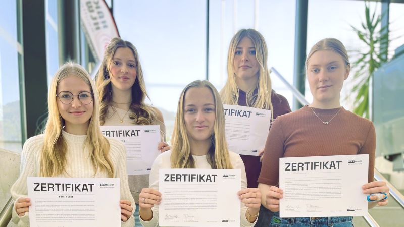 Schulbanker Crown Card Bank 2